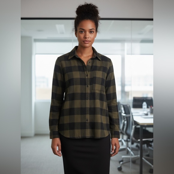 Like New Y2K Newport News Women’s Plaid Button Down Cotton Top - Picture 3 of 12